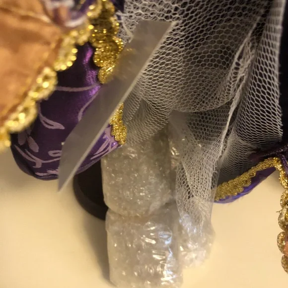 Gorgeous Porcelain Doll (Collectors Item) - Picture 7 of 9